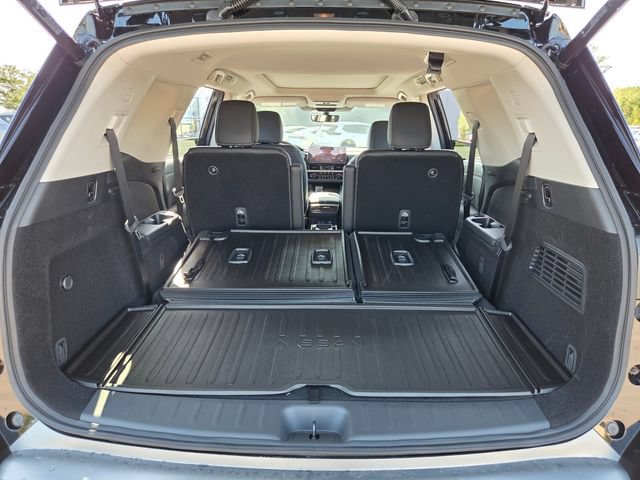 New 2026 Nissan Pathfinder Platinum FWD image 17