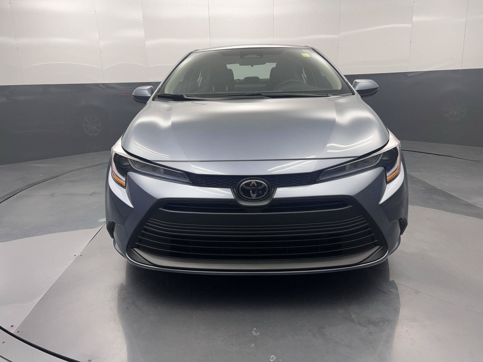 Used 2025 Toyota Corolla LE w/ Convenience Package FWD image 23