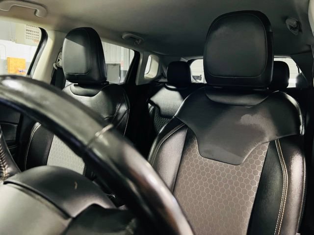 Used 2020 Jeep Compass Latitude w/ Popular Equipment Group AWD/4WD image 3