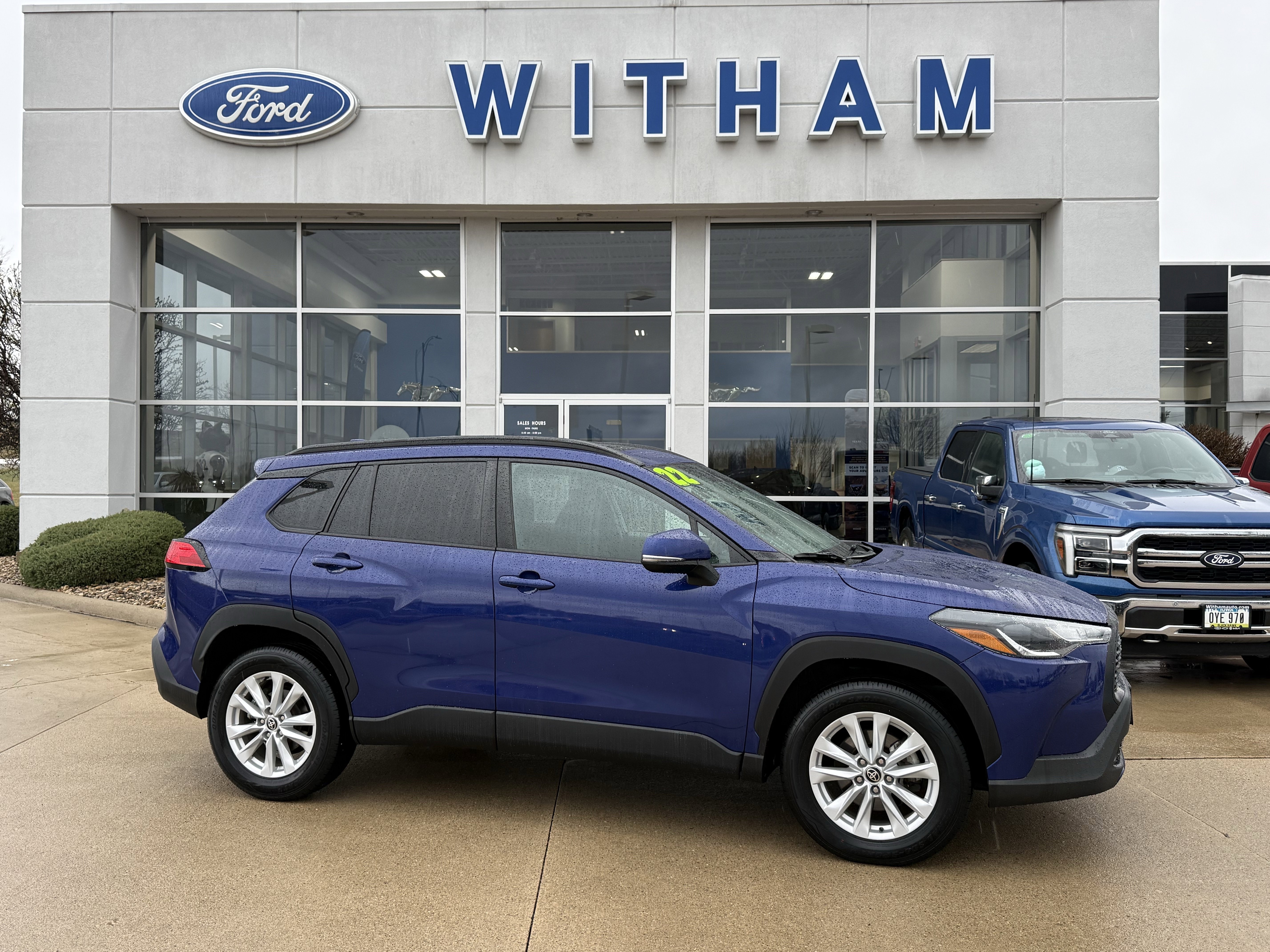 Used 2022 Toyota Corolla Cross LE w/ Moonroof Package image 3