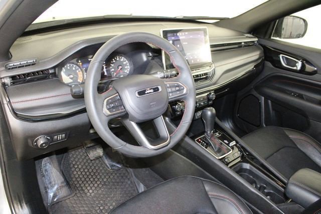 Used 2024 Jeep Compass Trailhawk AWD/4WD image 23