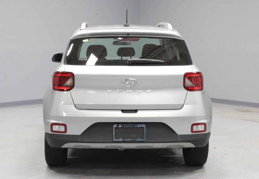 Used 2023 Hyundai Venue SEL FWD image 9