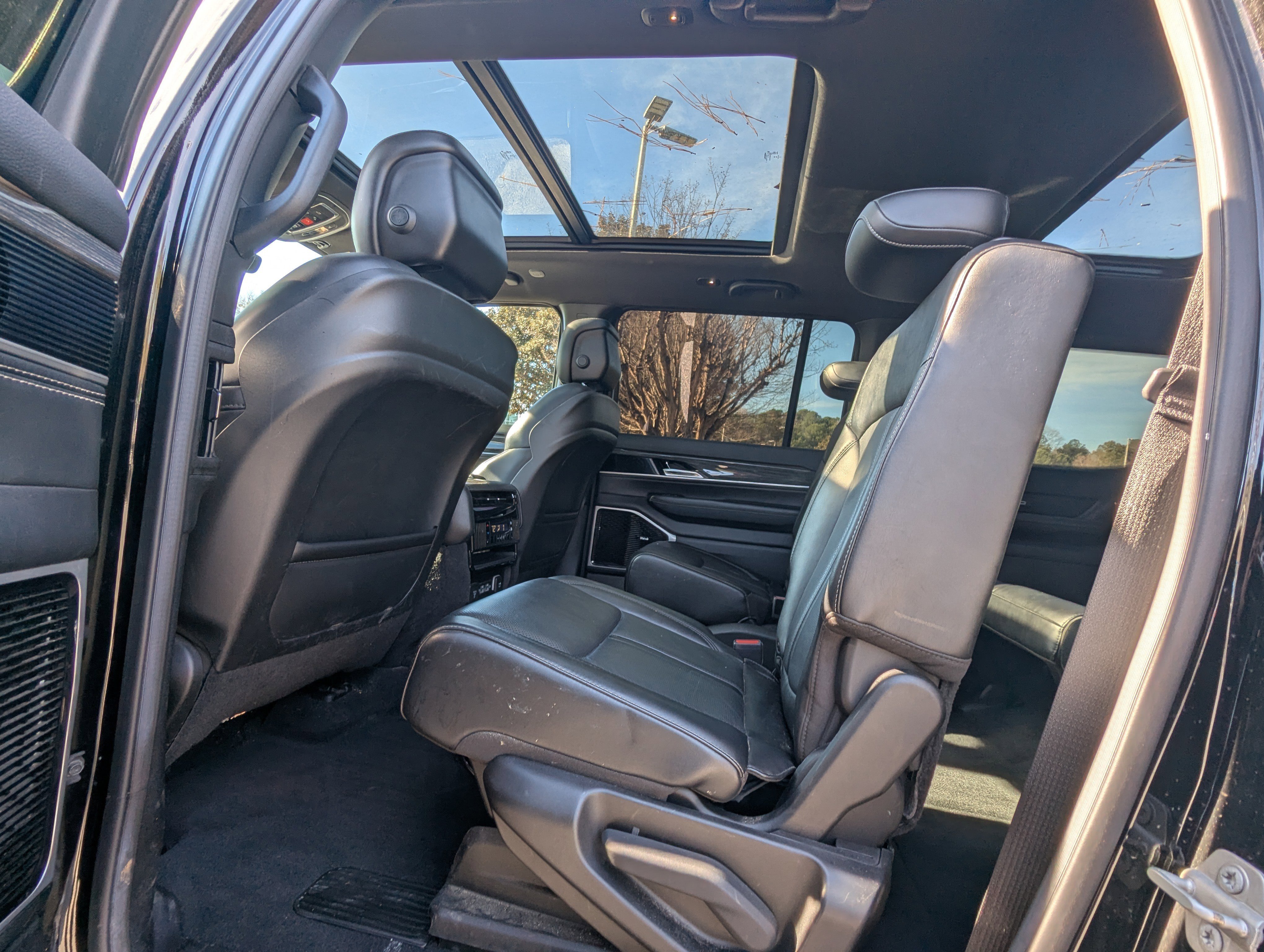 Used 2022 Jeep Wagoneer Series III w/ Premium Group I image 11