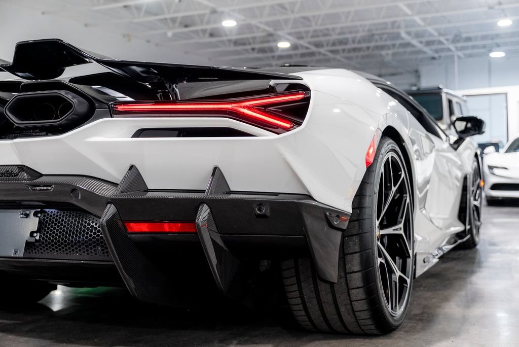 Used 2025 Lamborghini Revuelto AWD/4WD image 40