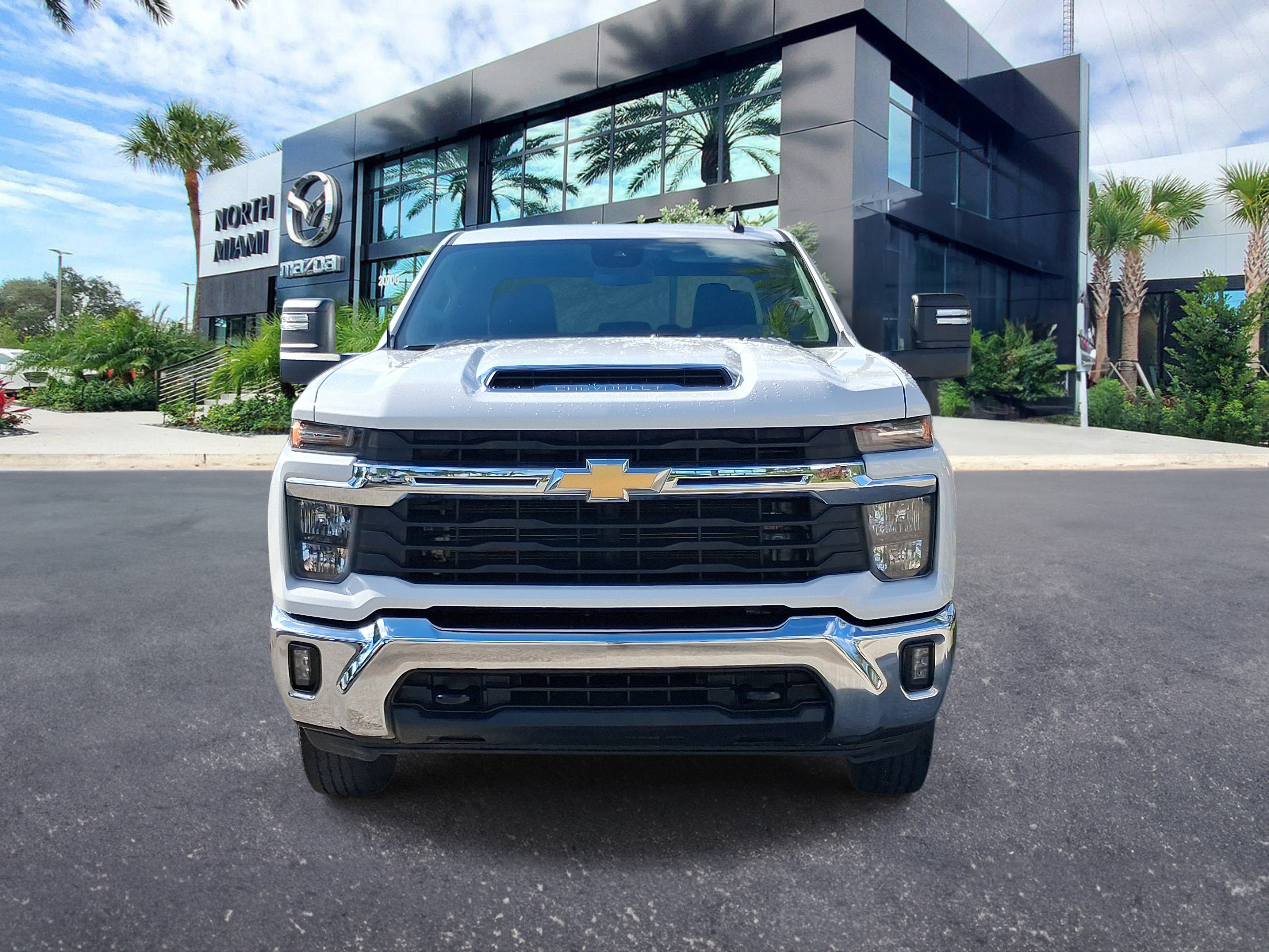 Used 2025 Chevrolet Silverado 2500 LT w/ Convenience Package AWD/4WD image 2