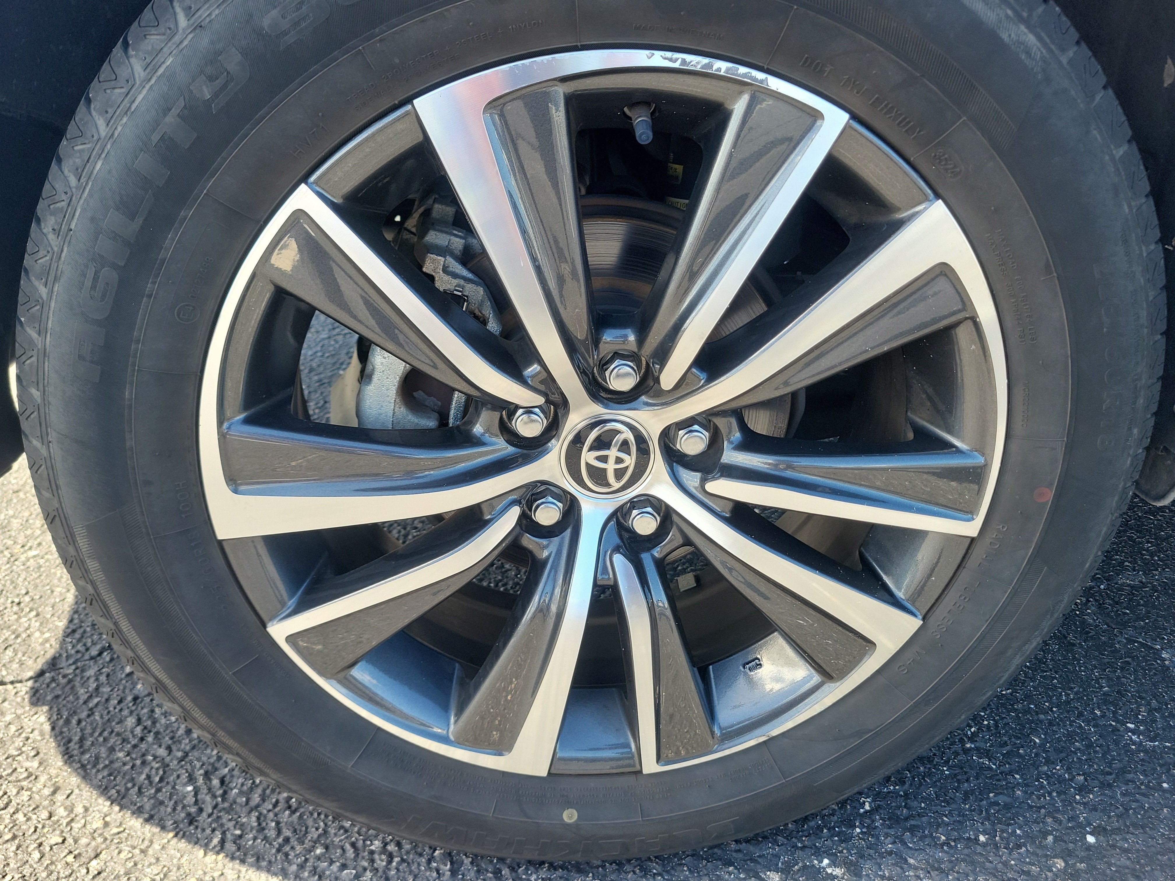 Used 2021 Toyota Venza LE AWD/4WD image 7