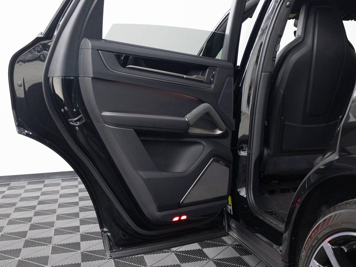 New 2025 Porsche Cayenne Turbo image 25