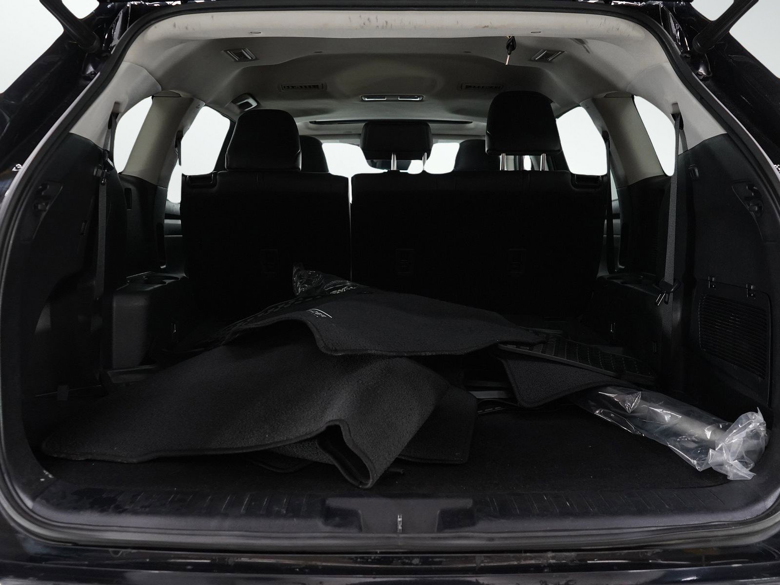 Used 2021 Toyota Highlander XLE image 15