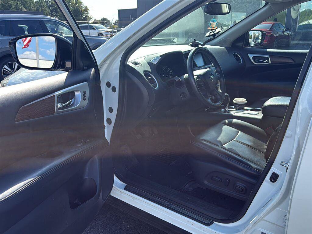 Used 2017 Nissan Pathfinder Platinum w/ Family Entertainment Package FWD image 7