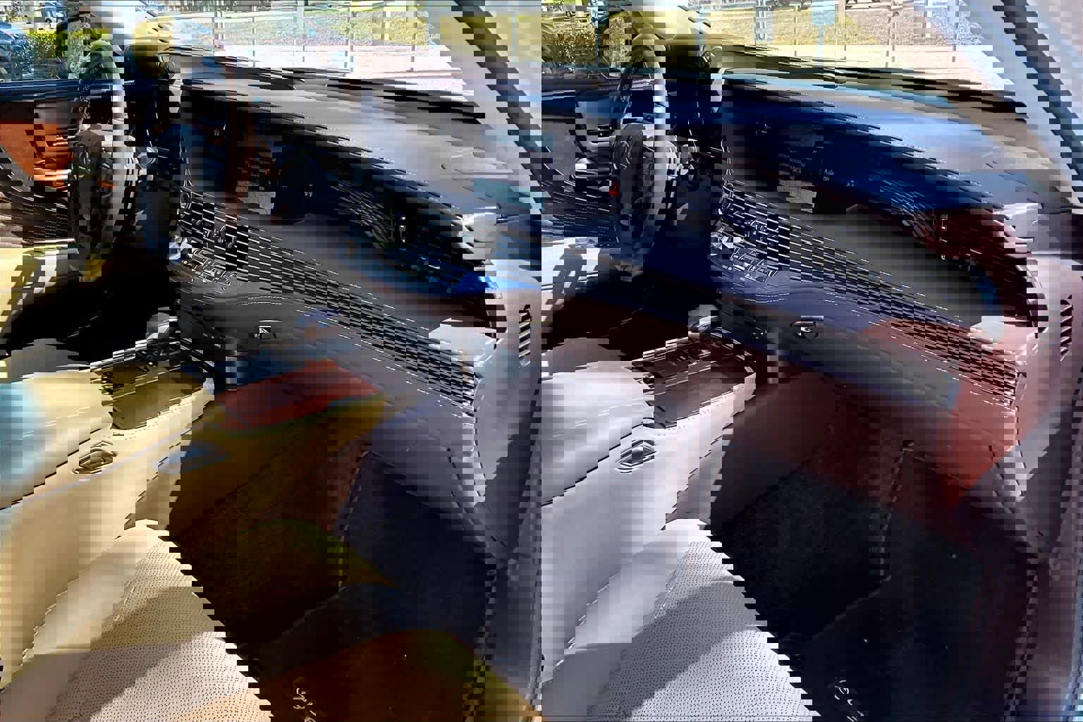 Used 2020 Lexus LS 500 w/ Accessory Package (Z2) image 19