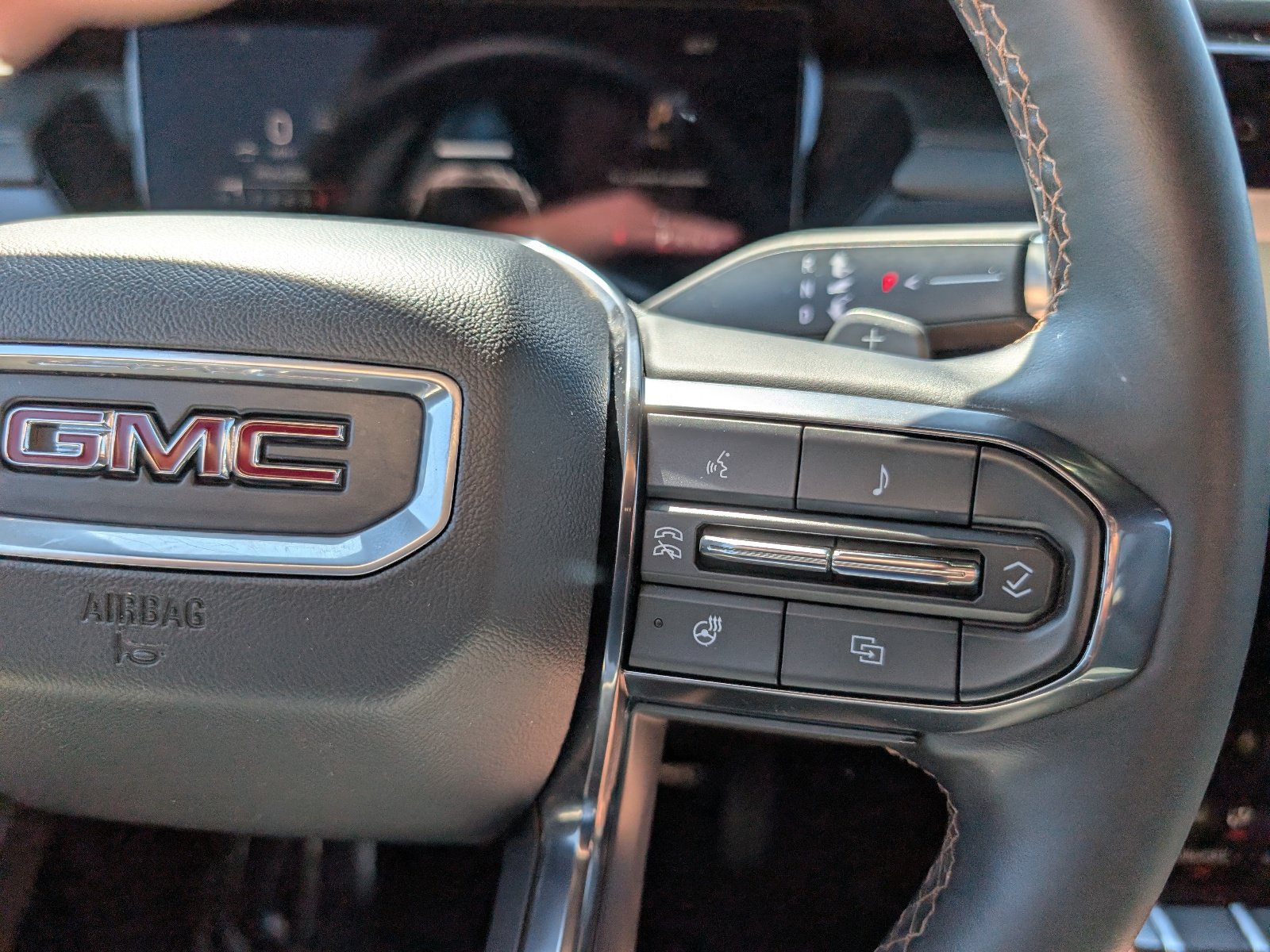 Used 2025 GMC Acadia AT4 AWD/4WD image 29