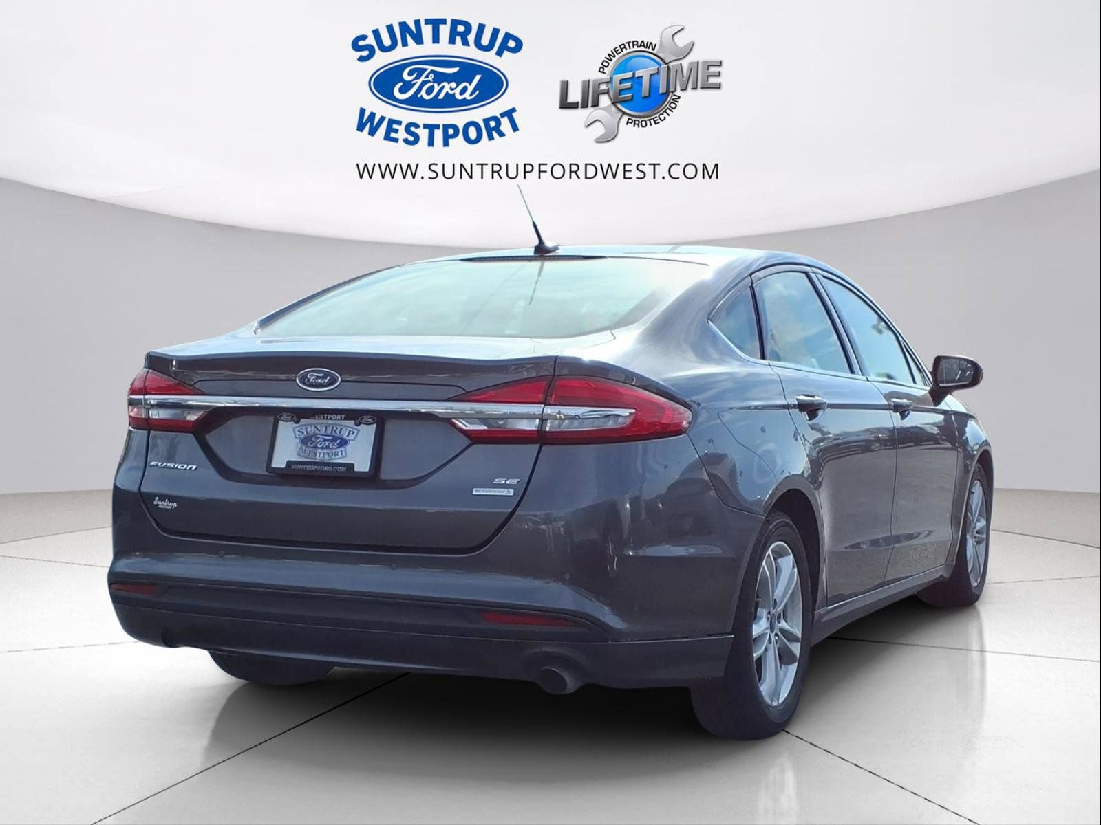 Used 2018 Ford Fusion SE w/ Fusion SE Technology Package image 3