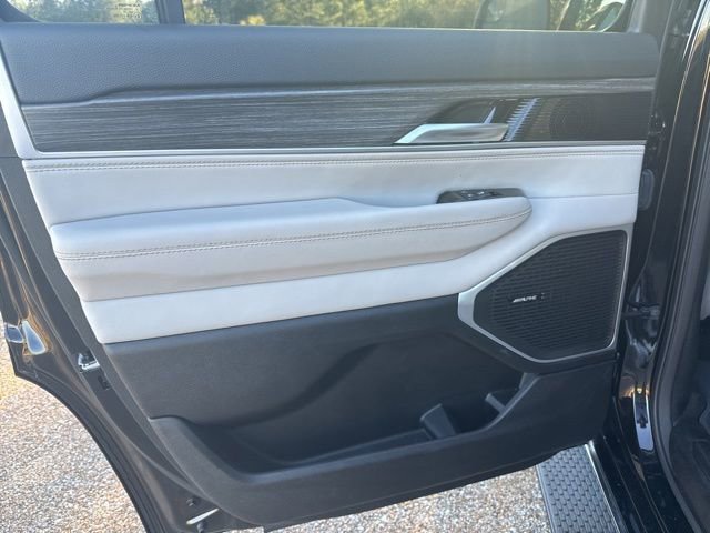 Used 2024 Jeep Wagoneer Series II w/ Flexible Seating Group image 11