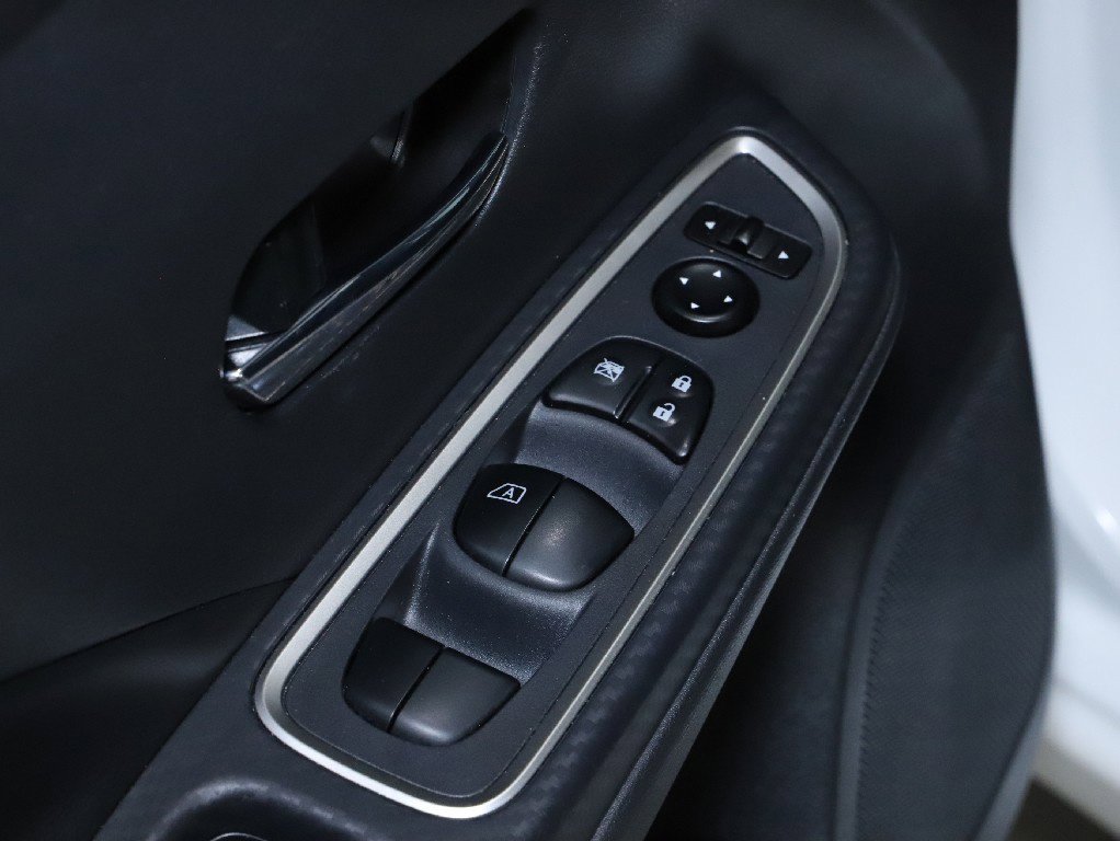 Used 2025 Nissan Versa SR w/ Trunk Package FWD image 16