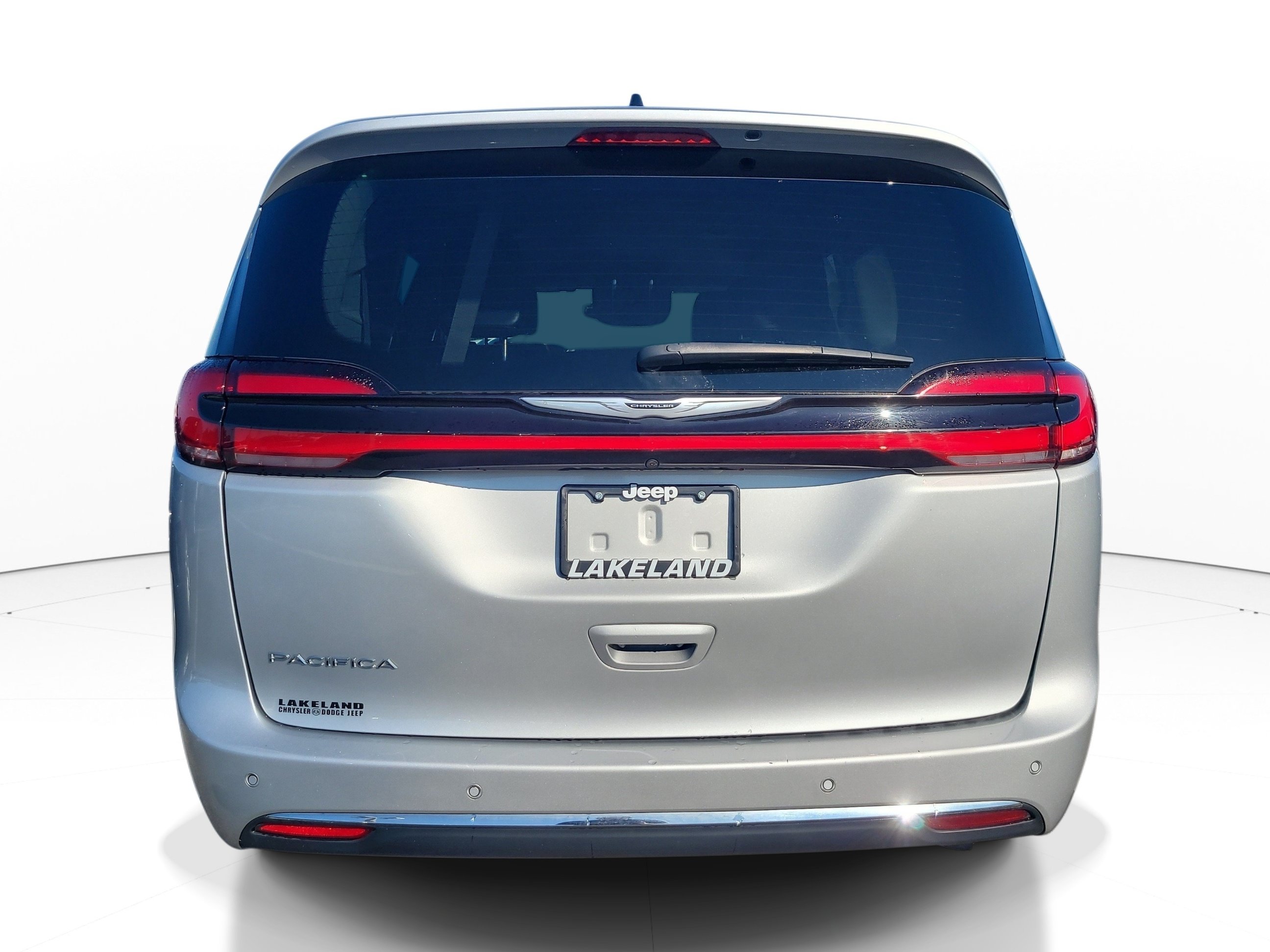 Used 2024 Chrysler Pacifica Touring-L FWD image 5