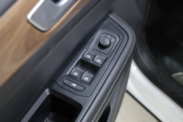 Used 2025 Volkswagen Atlas SE AWD/4WD image 19