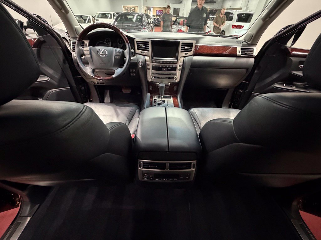 Used 2014 Lexus LX 570 4WD image 44