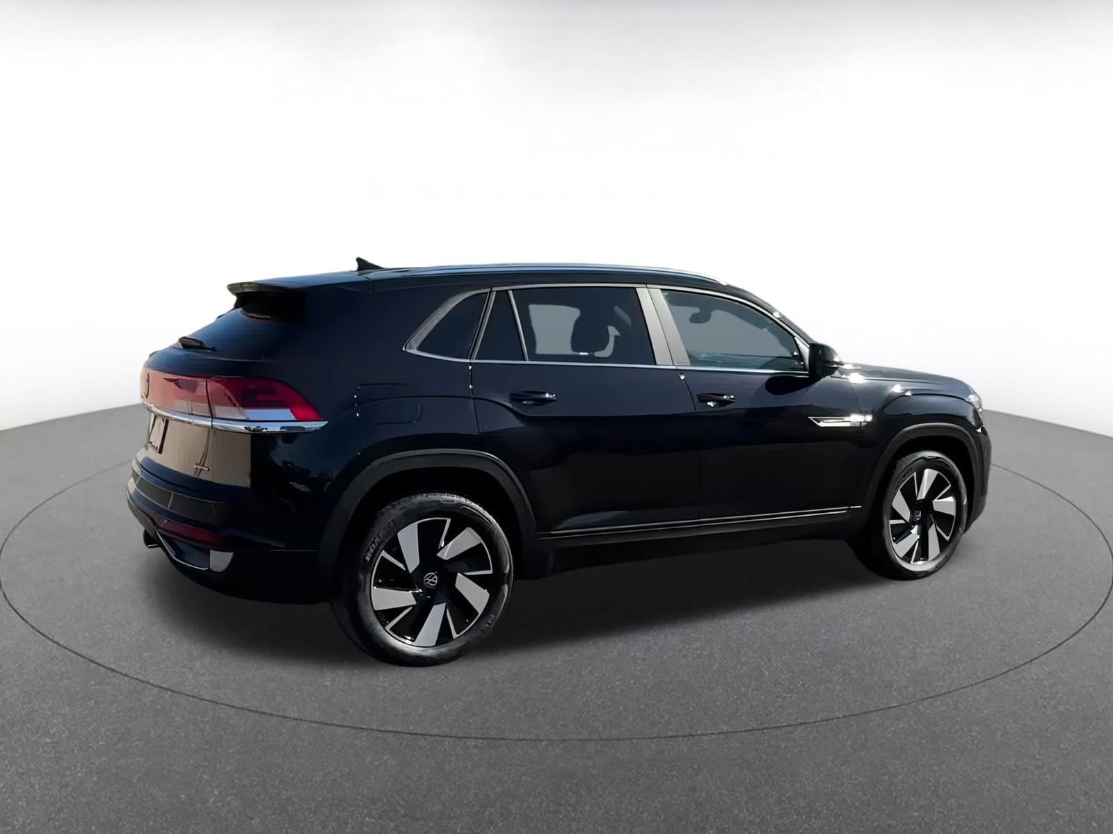 Used 2024 Volkswagen Atlas Cross Sport SE image 14