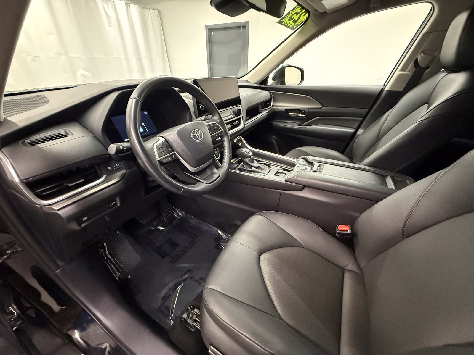 Used 2025 Toyota Grand Highlander AWD image 11