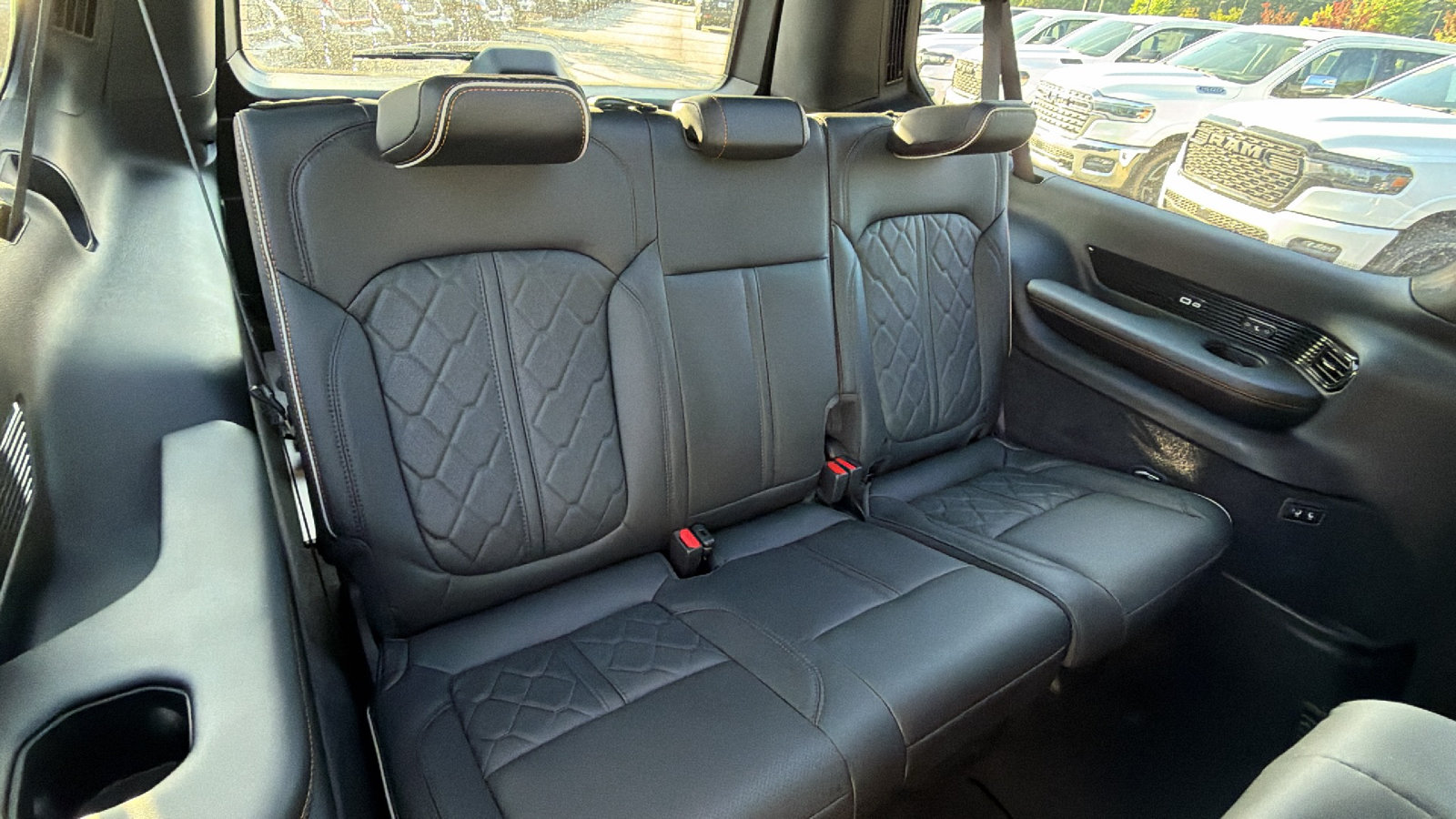 Used 2025 Jeep Grand Wagoneer L Series III w/ Rear Seat Video Group 1 AWD/4WD image 23