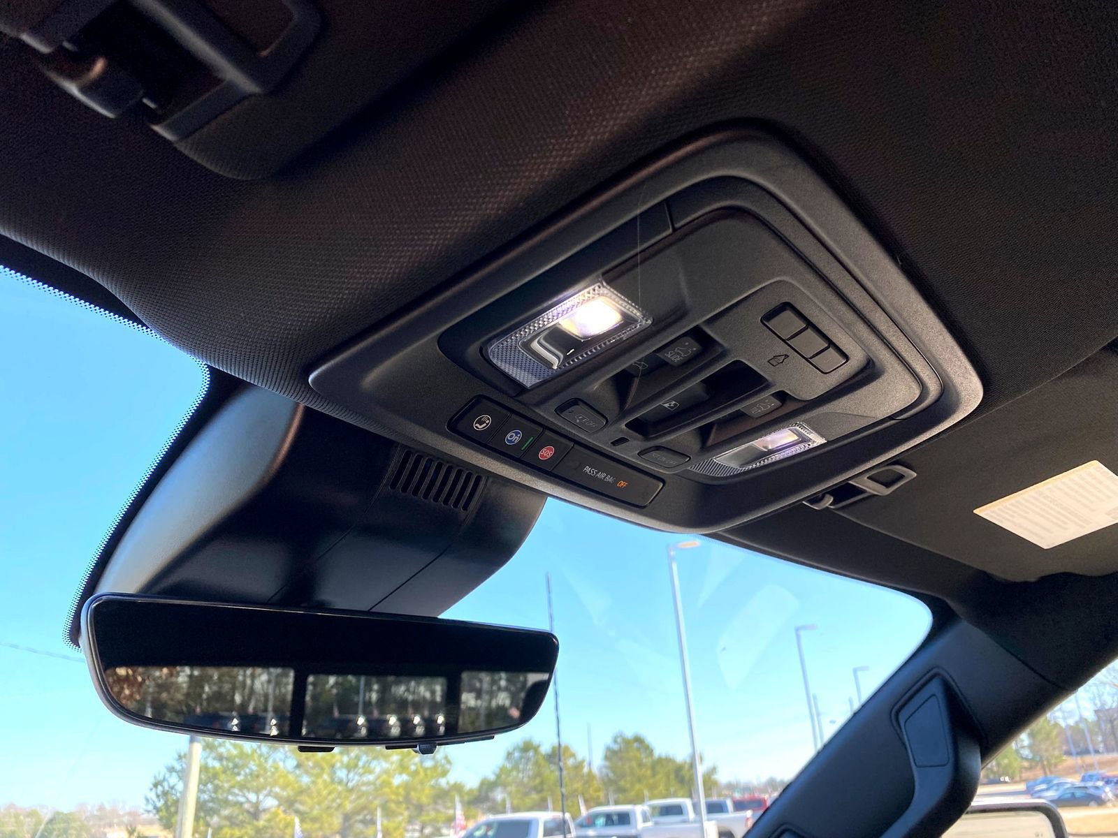 Used 2025 Chevrolet Silverado 2500 ZR2 w/ Technology Package image 26