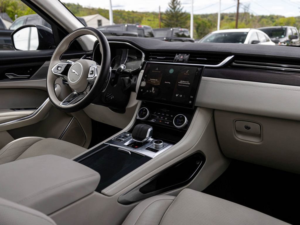 Used 2022 Jaguar F-PACE S AWD/4WD image 32