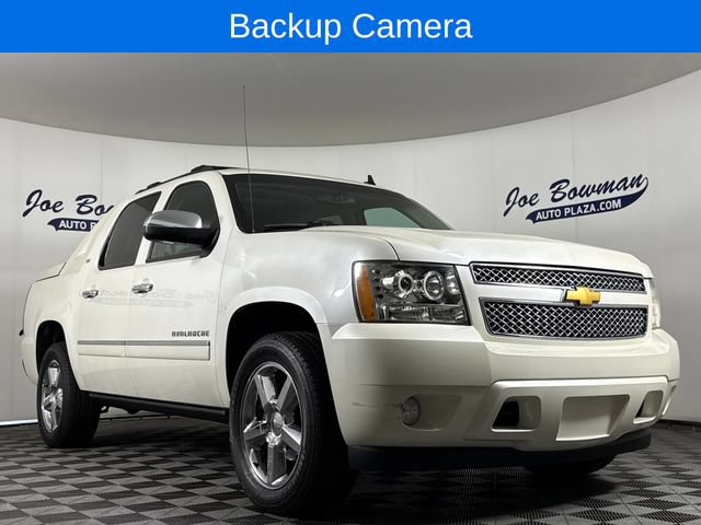 Used 2012 Chevrolet Avalanche LTZ AWD/4WD image 4