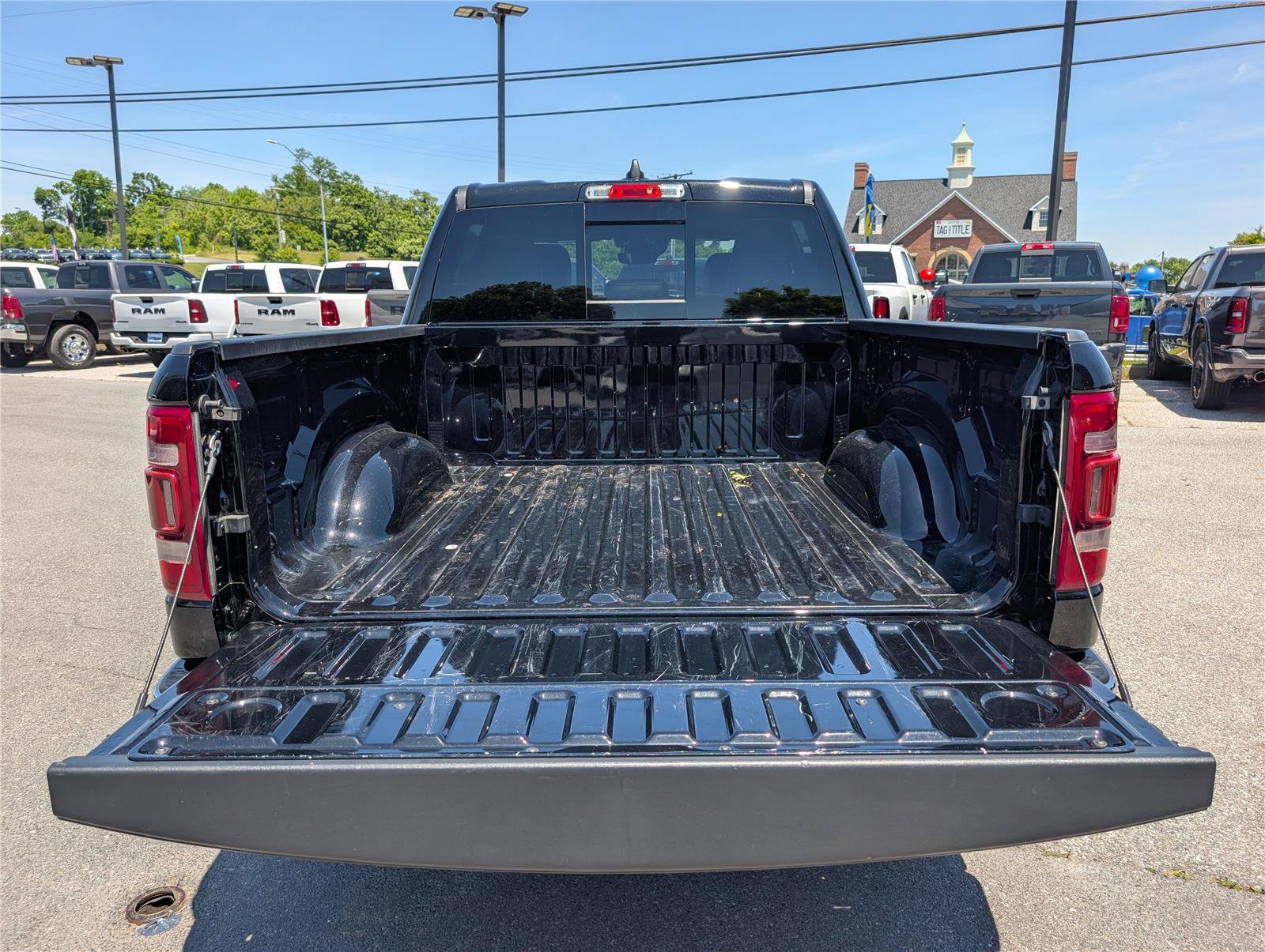 Used 2023 RAM 1500 Laramie AWD/4WD image 13