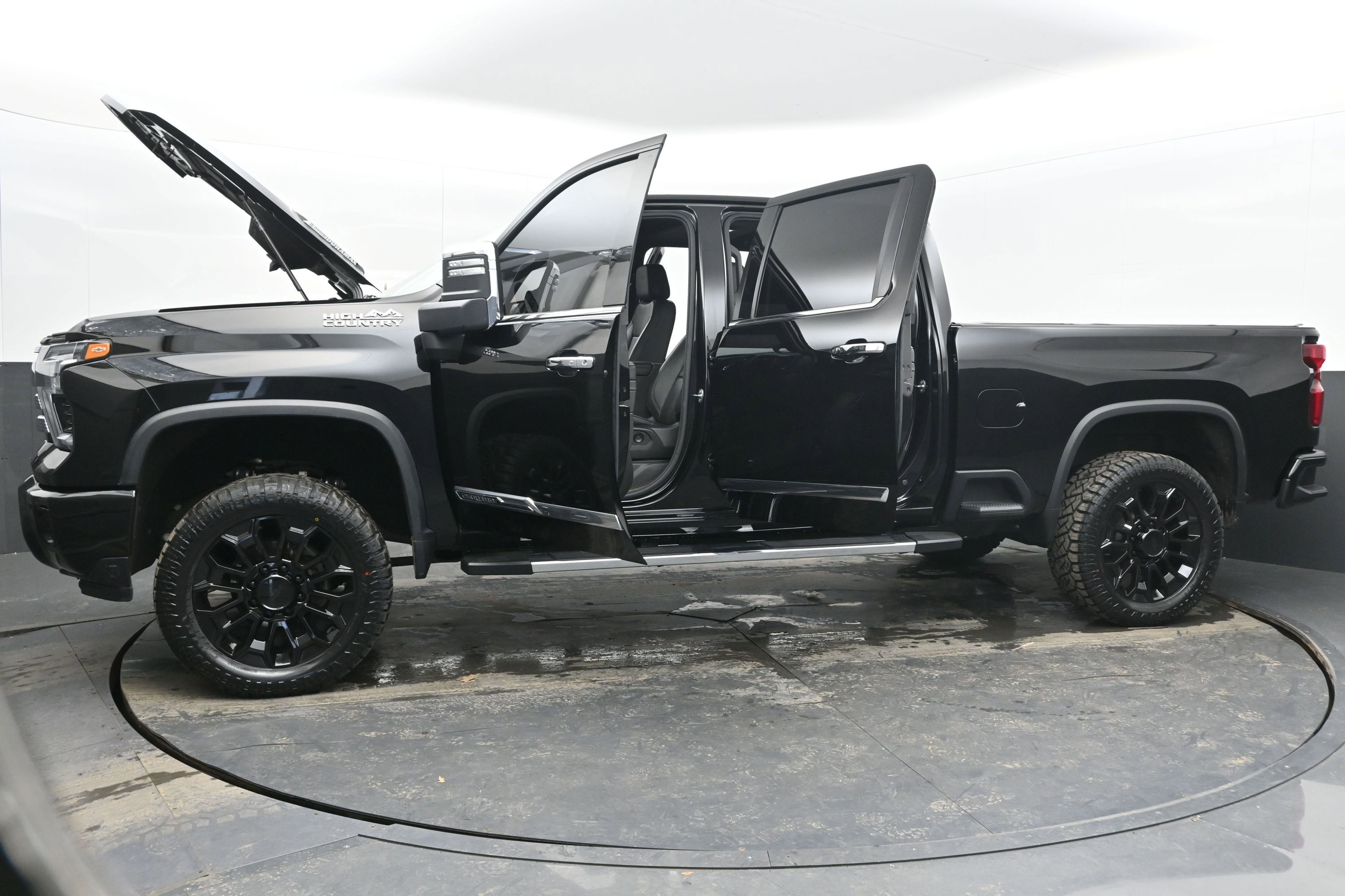 Used 2024 Chevrolet Silverado 2500 High Country w/ Technology Package image 38