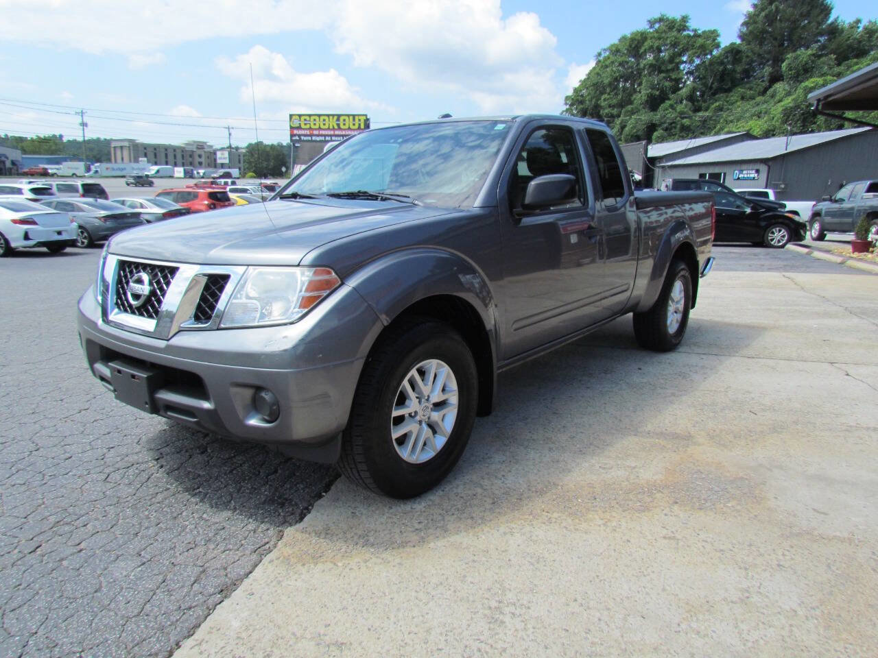Used 2018 Nissan Frontier SV image 3