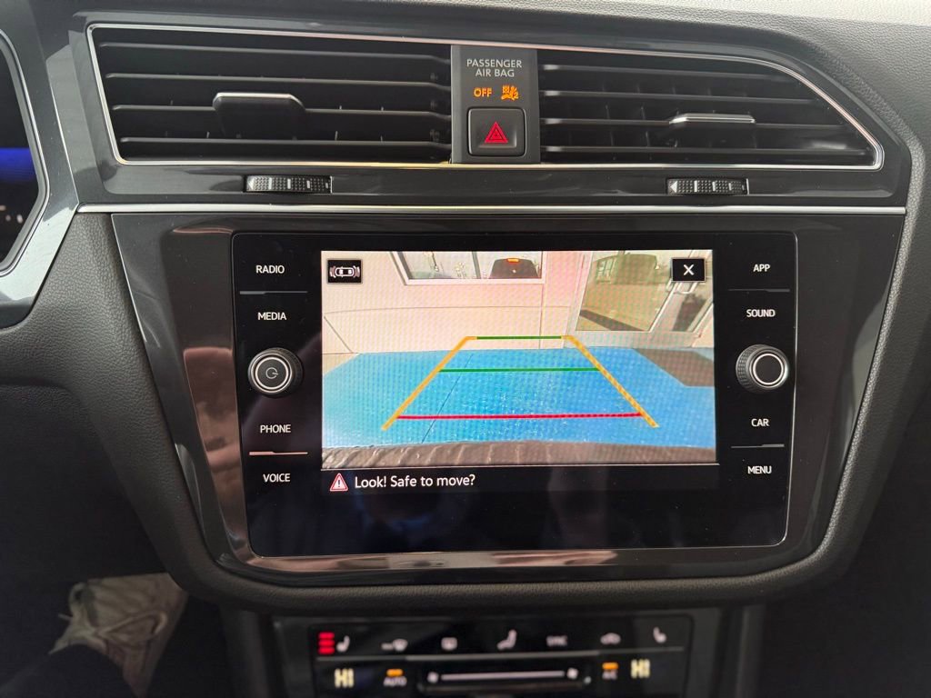 Used 2022 Volkswagen Tiguan SE R-Line image 24