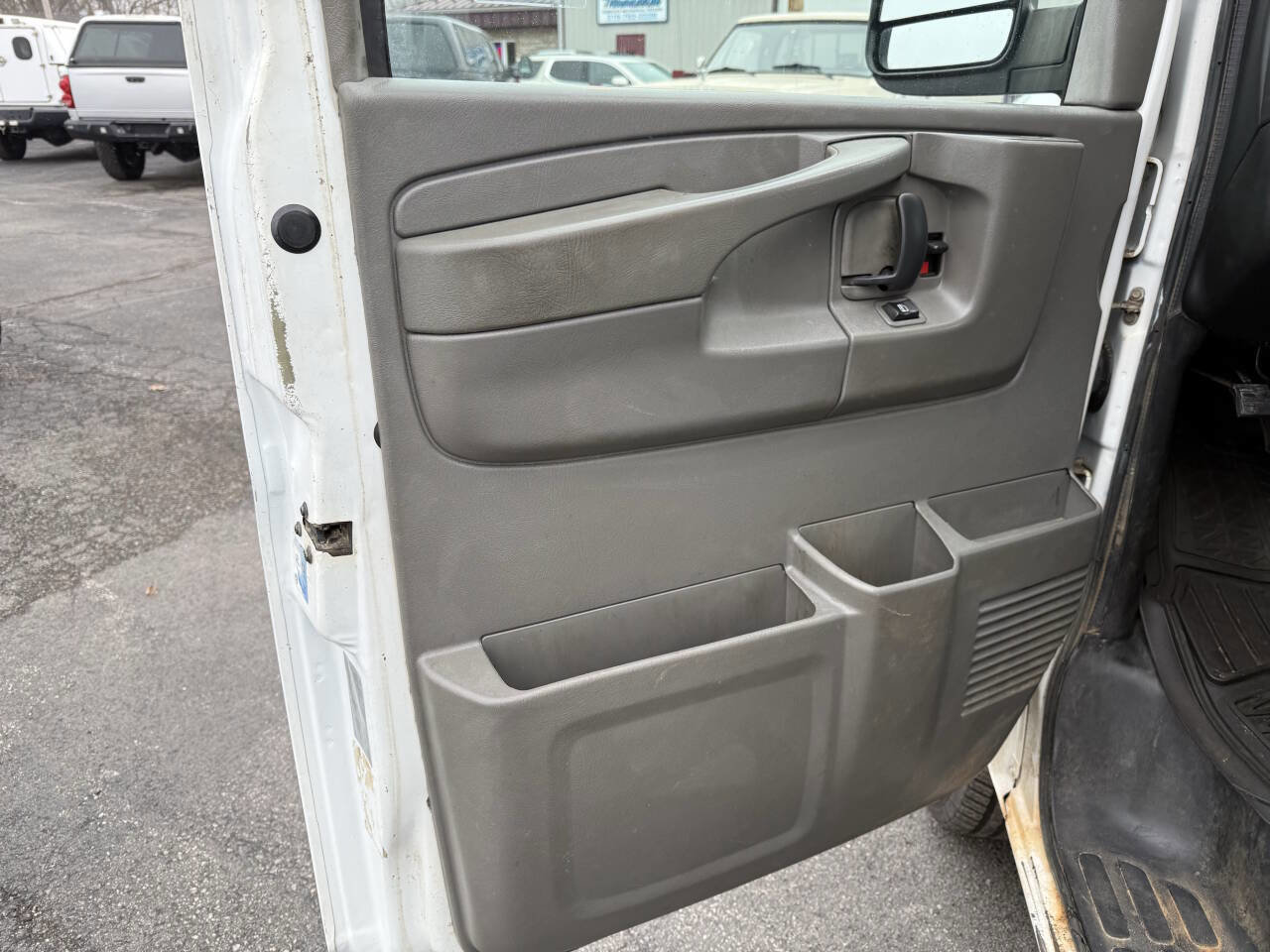 Used 2014 Chevrolet Express 2500 image 11