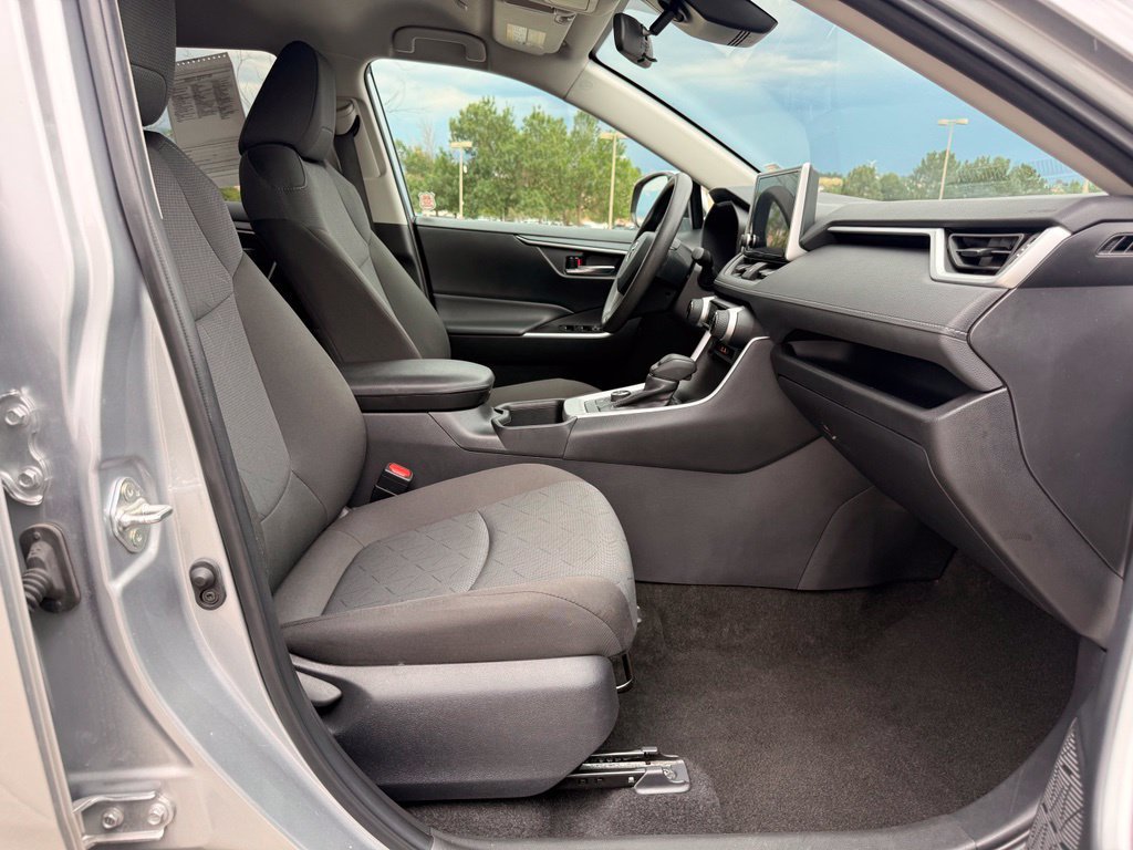 Used 2025 Toyota RAV4 XLE AWD/4WD image 30