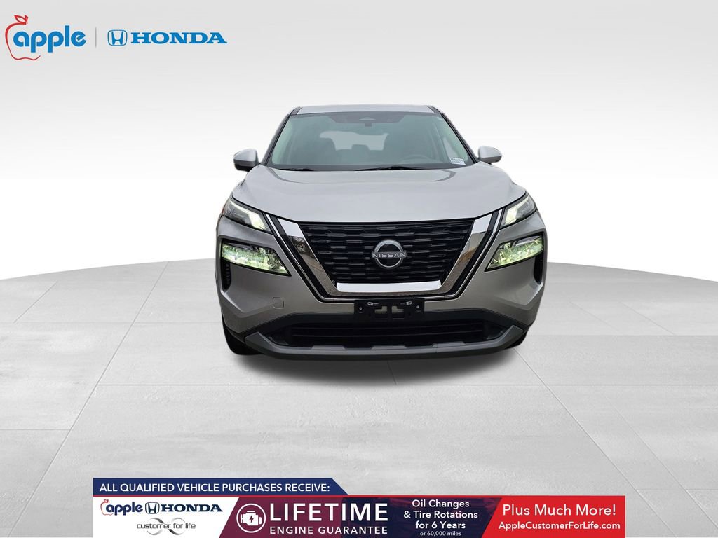 Used 2023 Nissan Rogue SV image 2