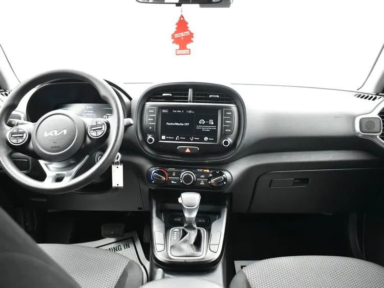 Used 2023 Kia Soul LX w/ LX Technology Package image 19