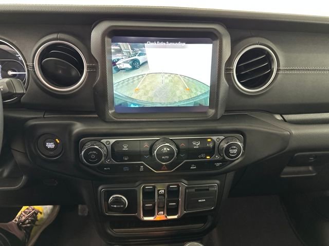 Used 2023 Jeep Wrangler Unlimited Sahara image 21