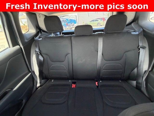 Used 2022 Jeep Renegade Latitude AWD/4WD image 7