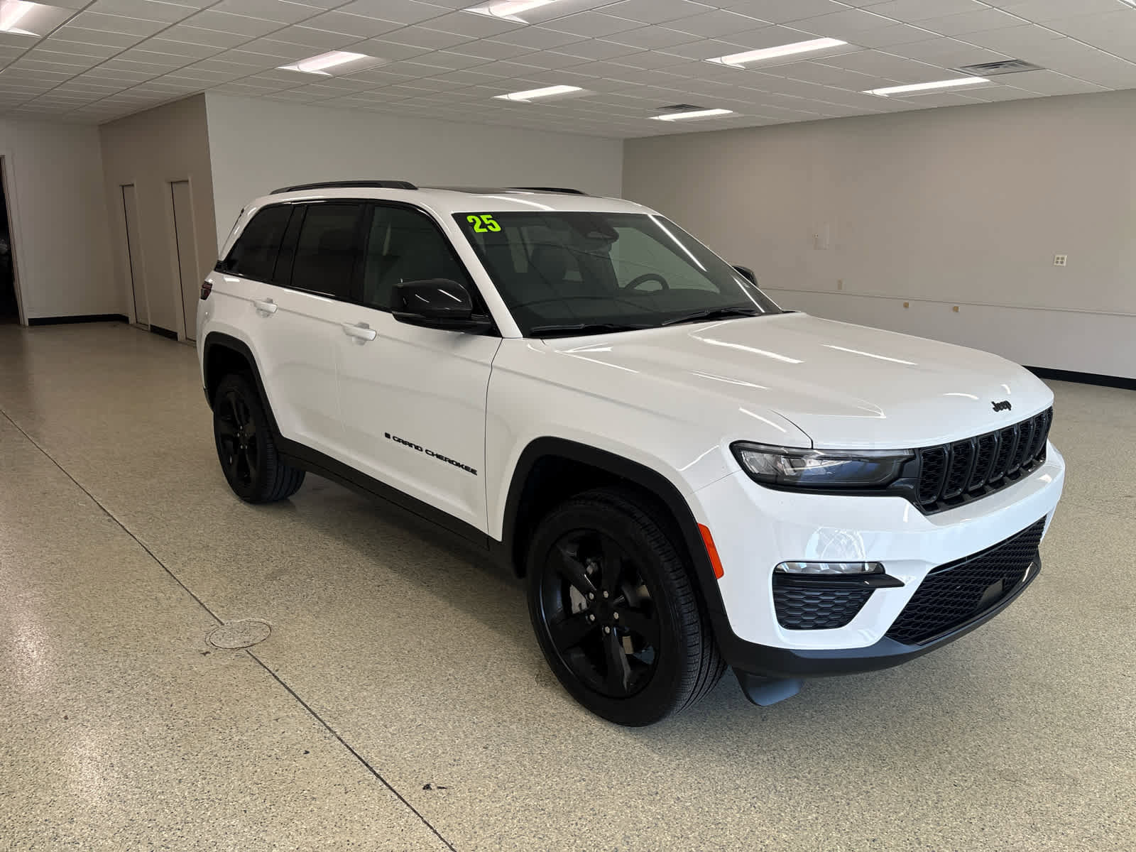 New 2025 Jeep Grand Cherokee Limited w/ Black Appearance Package image 3