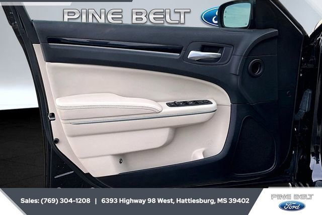 Used 2023 Chrysler 300 Touring L image 17