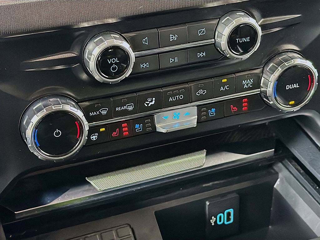 Used 2024 Ford F350 Platinum image 41