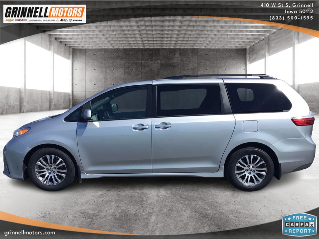 Used 2019 Toyota Sienna XLE w/ Carpet Mat Package FWD image 8