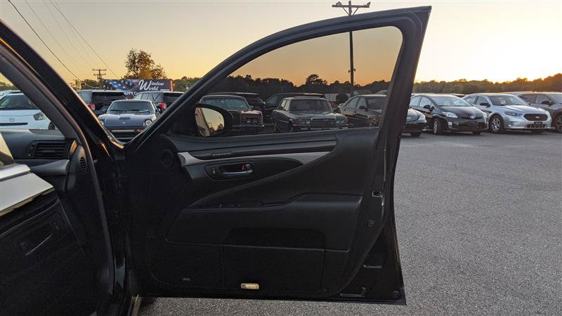 Used 2013 Lexus LS 460 AWD w/ Comfort Pkg image 31