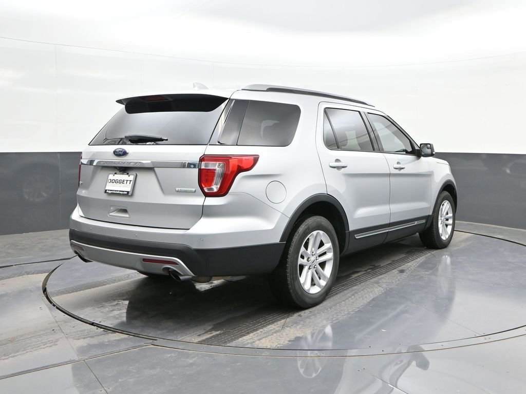 Used 2017 Ford Explorer XLT FWD image 11