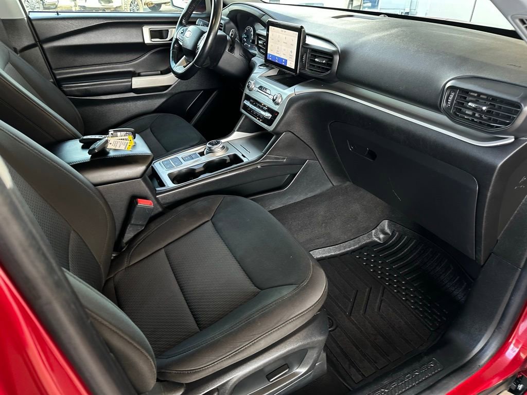 Used 2022 Ford Explorer XLT image 16