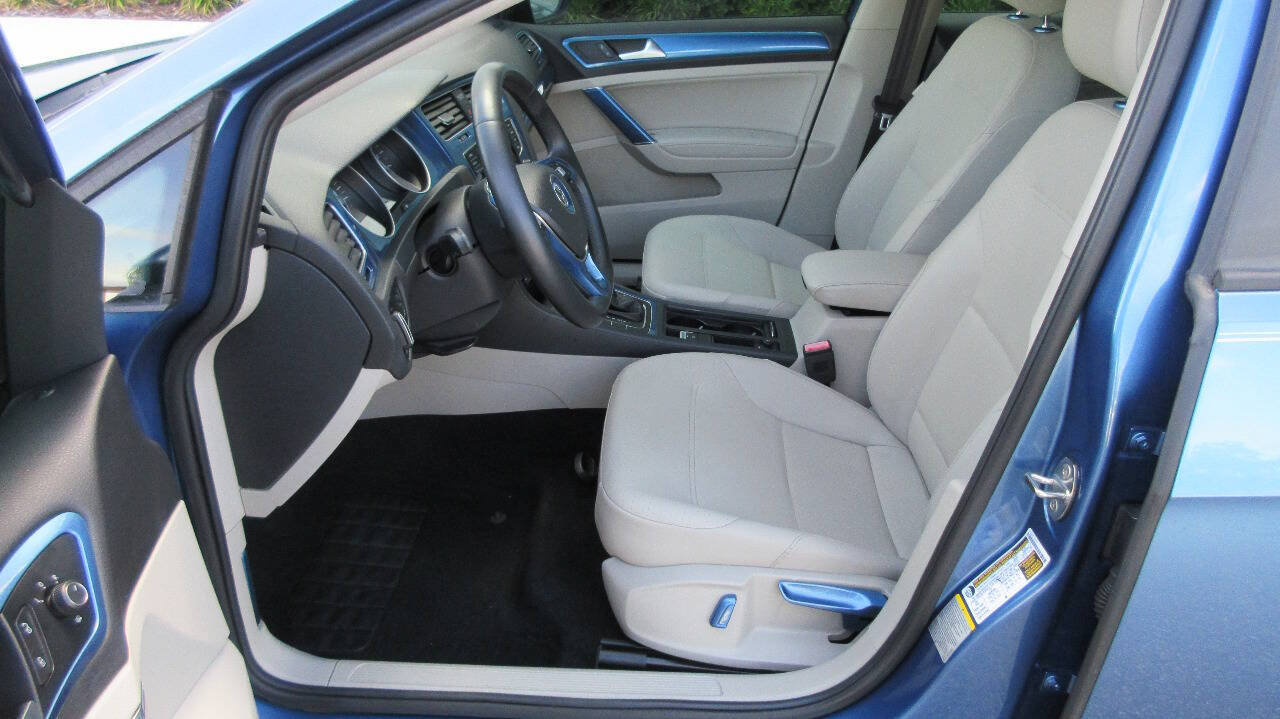 Used 2015 Volkswagen e-Golf SEL Premium FWD image 10