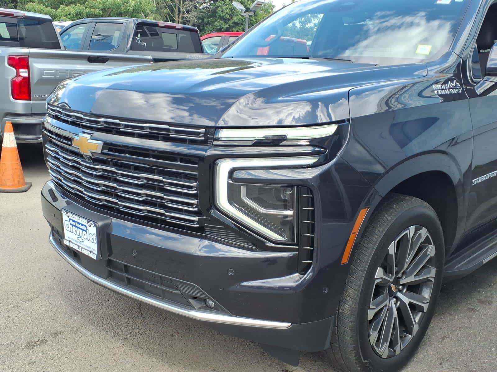 Certified 2025 Chevrolet Suburban High Country AWD/4WD image 7