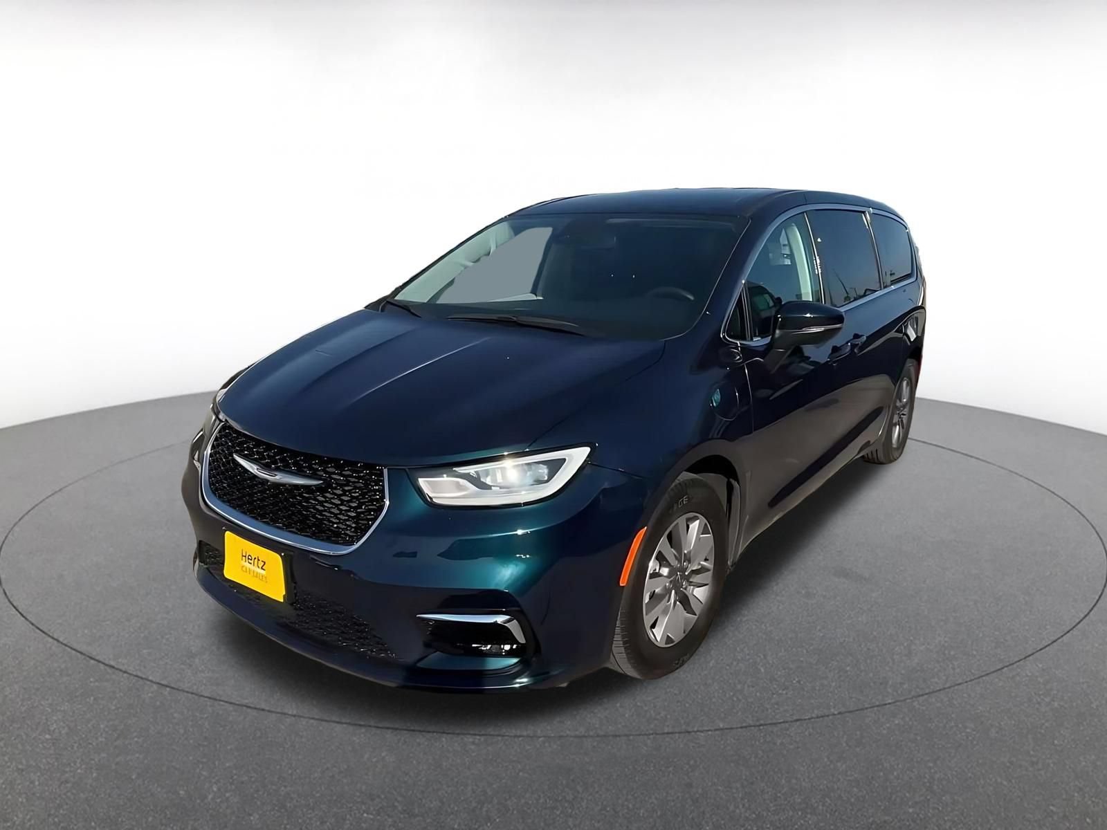 Used 2023 Chrysler Pacifica Touring-L FWD image 6