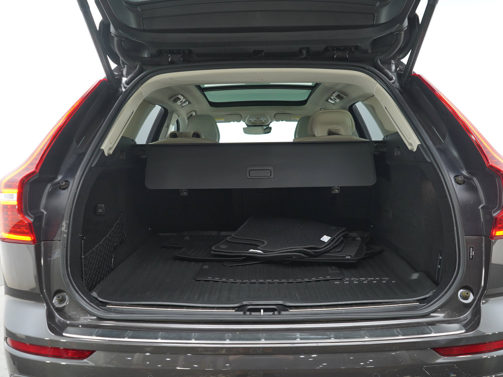 Used 2023 Volvo XC60 B5 Ultimate w/ Climate Package AWD/4WD image 18