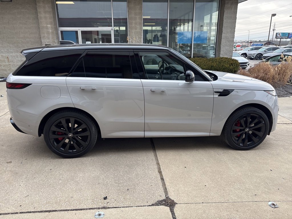 Used 2023 Land Rover Range Rover Sport SE Dynamic image 6