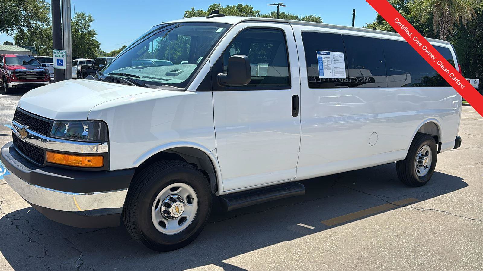 Certified 2025 Chevrolet Express 3500 LT w/ LT Preferred Equipment Group RWD image 3